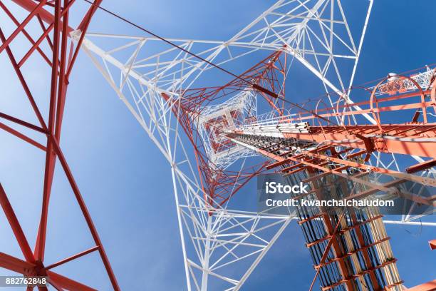 青い空通信タワーの構造 - つながりのストックフォトや画像を多数ご用意 - つながり, アンテナ, グローバル