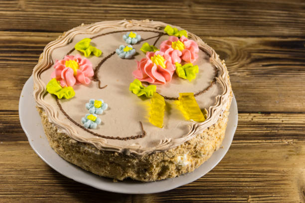 istock Kiev cake with cream, nuts and meringue 882766430