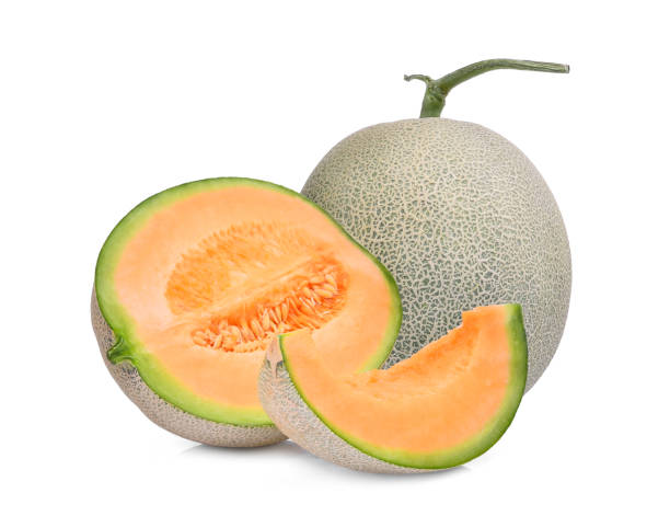 entero y la mitad con una rebanada de melón japonés, melón naranja o melón aislado sobre fondo blanco - cantaloupe fotografías e imágenes de stock