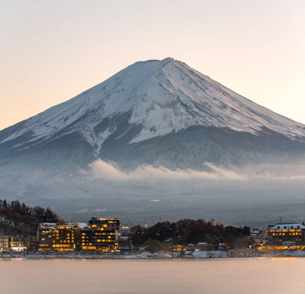 istock Mountain Fuji Kawaguchiko 882822288