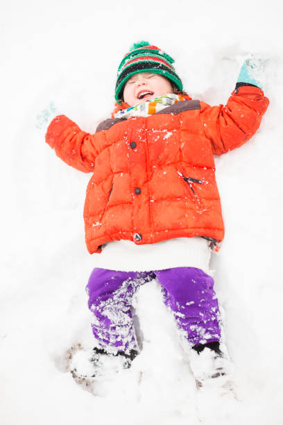 istock family winter fun 882871366