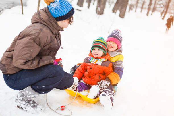 istock family winter fun 882871382