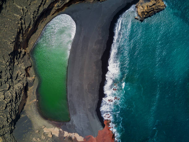 istock Lake of the clicos 882902434