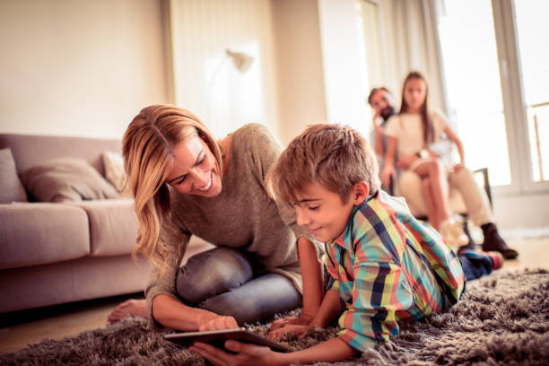 istock Family at home 882913382