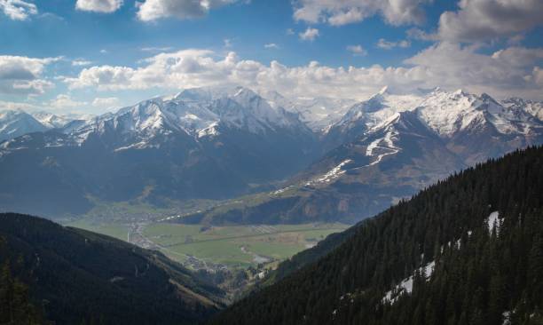 istock snow disappearing in Austrian Alps 882921300