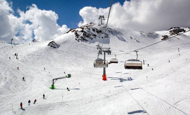 istock Lift in austrian ski resort 882921308