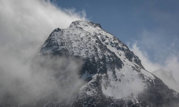 istock Overview of Austrian ski resort in the Alps 882926778