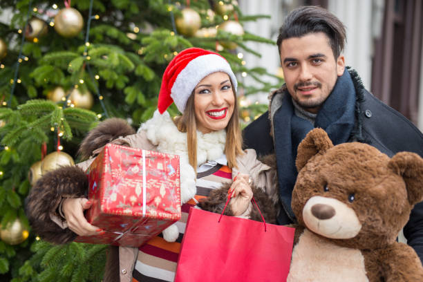 istock Beautiful couple holding christmas presents 882929244