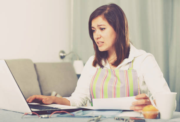 istock Housewife searching for recipes 882984464