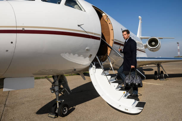 istock Man at the airport 883005184