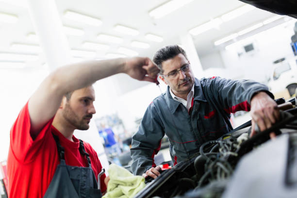 istock Car mechanics working at automotive service center 883005424