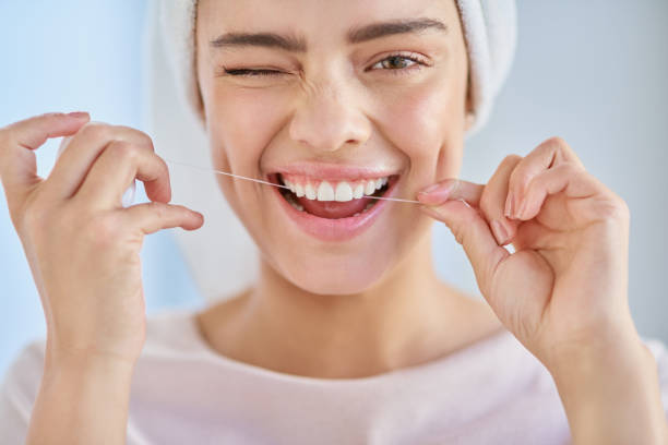 don't forget to floss - adult beautiful pimple casual imagens e fotografias de stock