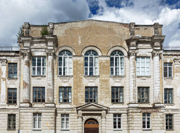 istock facade of the old house 883042132