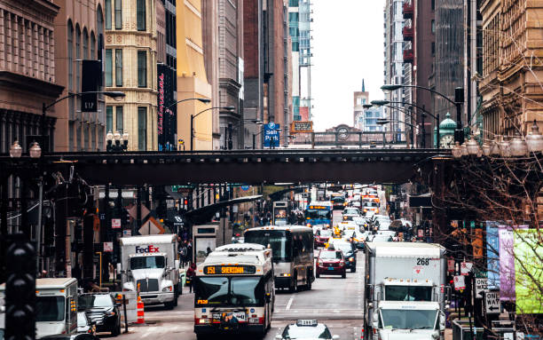 istock Busy streets of Chicago downtown 883048848