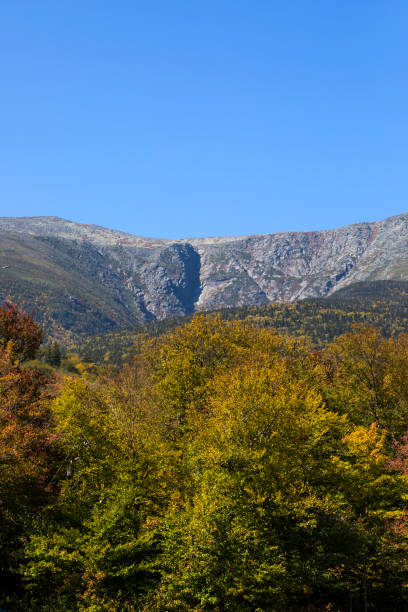 такерман овраг на горе вашингтон осенью - tuckerman ravine стоковые фото и изобра�жения