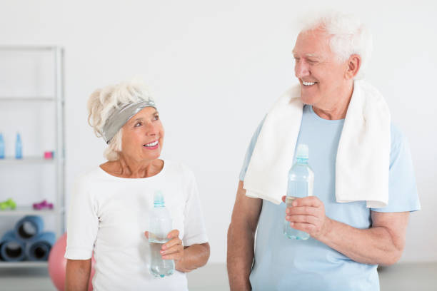 istock Married couple at the gym 883058282