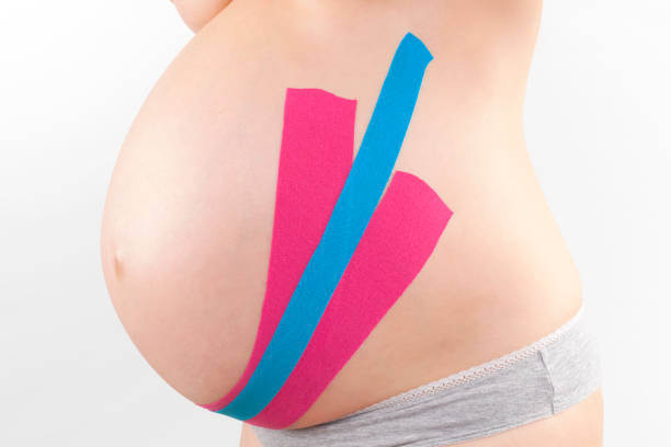 kinesio tape on pregnant. - kinesio imagens e fotografias de stock