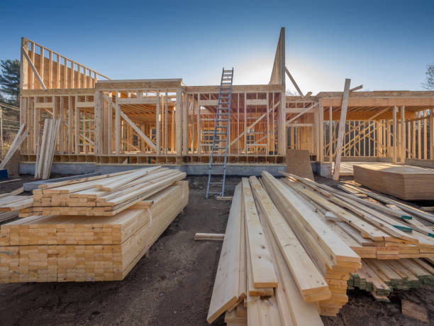 estructura de construcción de casa nueva - madera material de construcción fotografías e imágenes de stock