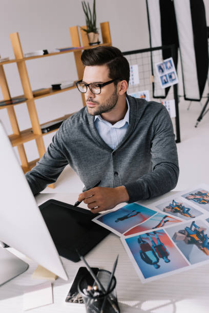 istock photographer with graphics tablet and photos 883096628