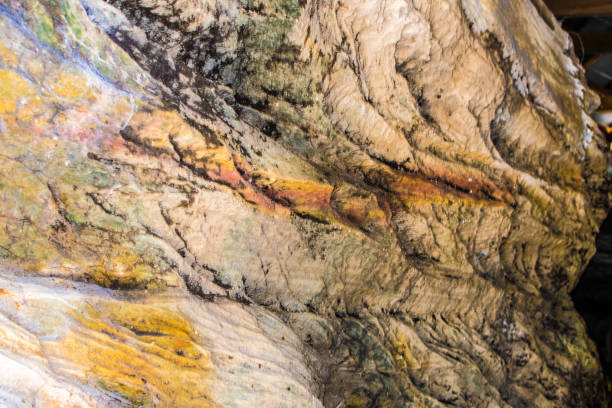 istock The wall in the cave is beautiful. 883099810