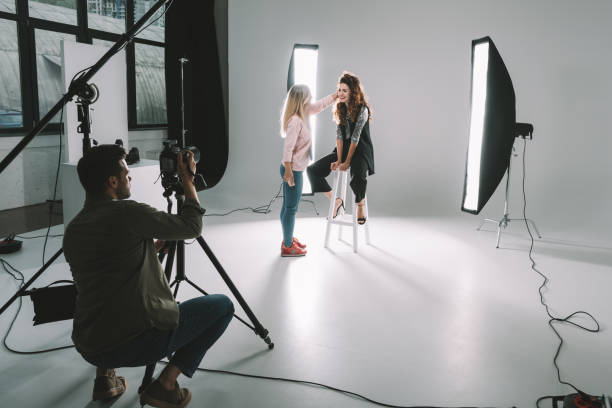 istock photographer, makeup artist and model 883099842