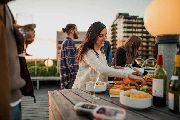 istock Picking Up Party Food 883100304