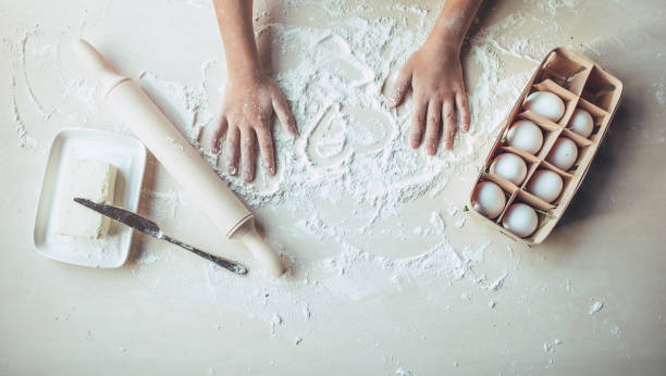 istock Cute girl on kitchen. 883111078