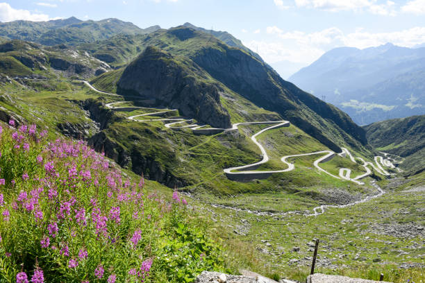 tremola old road which leads to st. gotthard pass - tessin imagens e fotografias de stock