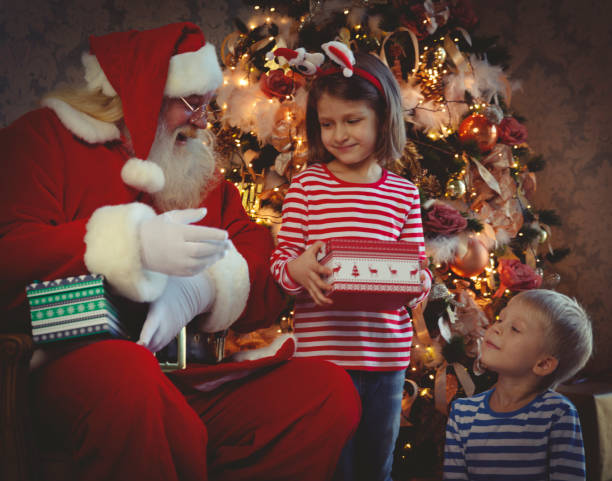 istock Santa Claus gives presents 883144066
