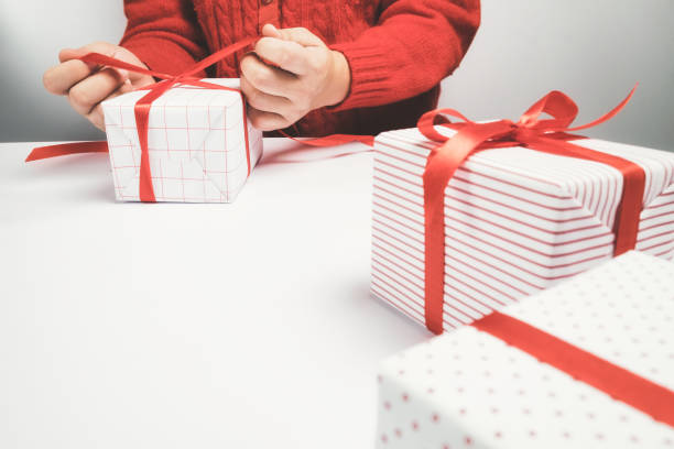 istock Prepare Christmas gift boxes with vintage effect color. 883150012