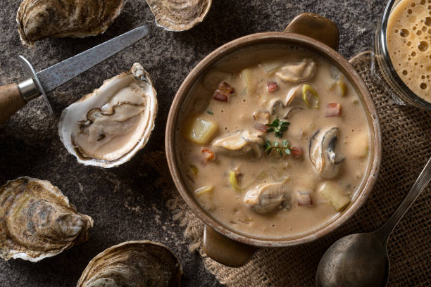 オイスター スタウト チャウダー - prepared oysters prepared shellfish shucked seafood ストックフォトと画像