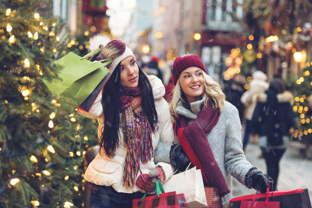 istock Christmas Shopping 883156650