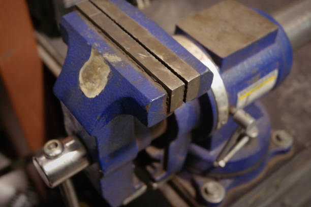 istock Vise - Automotive Mechanics 883163958