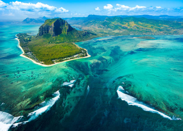 istock Aerial view of Mauritius island reef 883181220