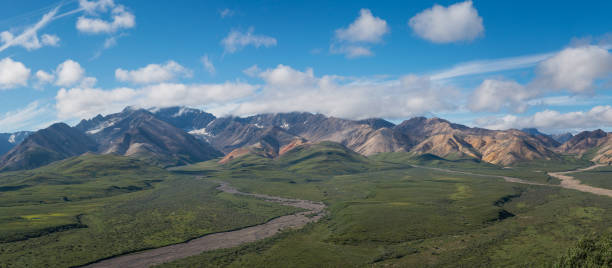 istock Stony Hill Panorama overlook along Denali Highway 883218372