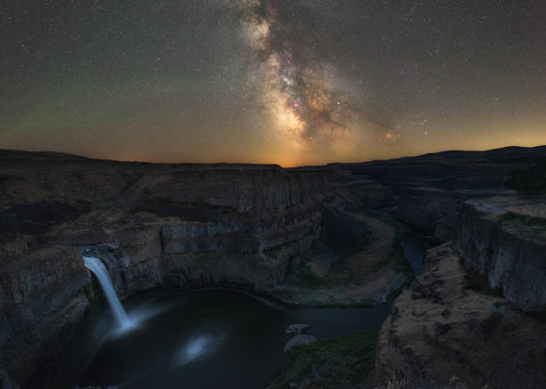 istock Palouse Falls in Washington State under the Milky Way Galaxy 883218836