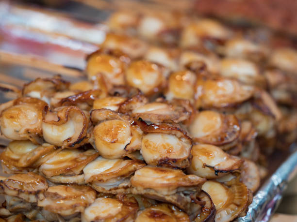 istock Skillet of scallops 883223970