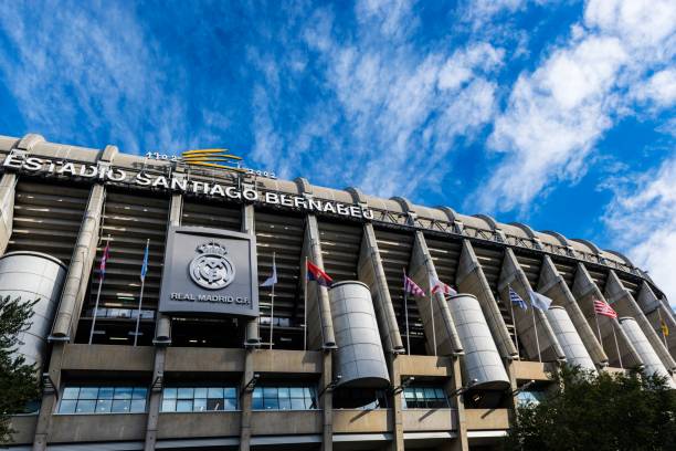 比賽日在聖地牙哥伯納烏體育場 - baloncesto real madrid 個照片及圖片檔