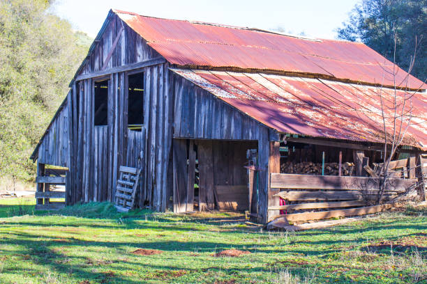 istock Vintage Wooden Barn With Rusty Tin Roof 883240394