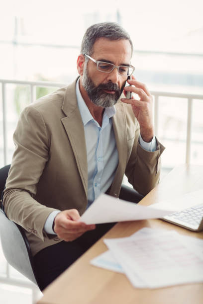 istock Businessman working in the office 883331912