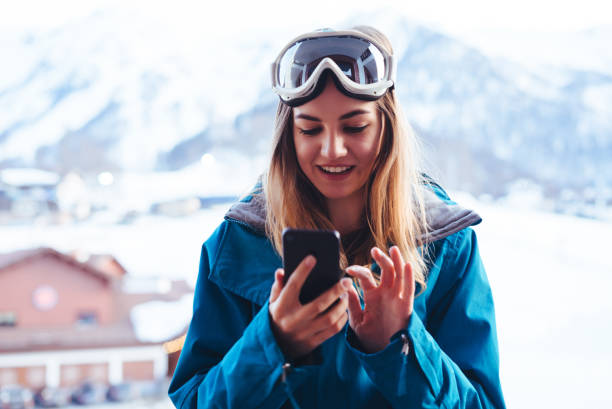 young  snowboarder woman - skiing winter women snow imagens e fotografias de stock