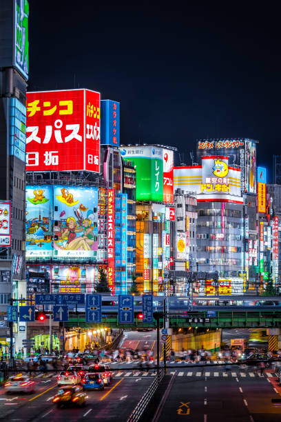 istock Tokyo Shinjuku Night Life 883386922