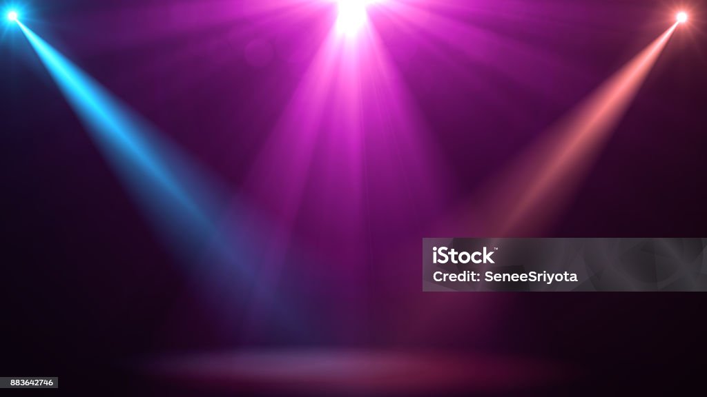 Zusammenfassung der leeren Bühne mit bunten Strahlern oder mehrere helle Projektoren für Lichteffekte in Szene. für die Anzeige verwendet werden oder die montage Ihrer Produkte - Lizenzfrei Rampenlicht Stock-Foto
