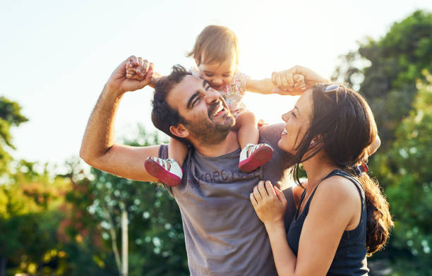 我們總是享受家庭親密的時間 - happy family 個照片及圖片檔