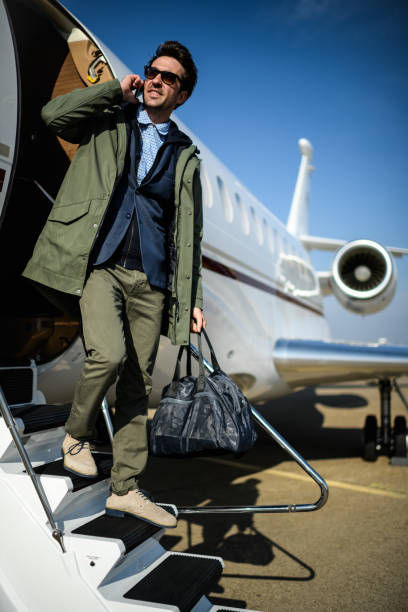 istock Man at the airport 883730494