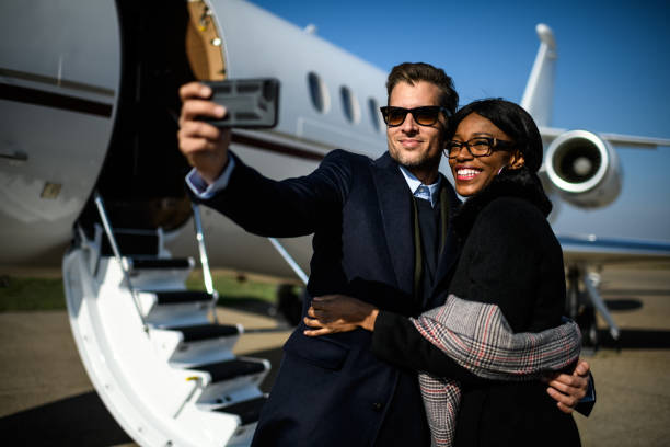 istock Couple at the airport 883731184