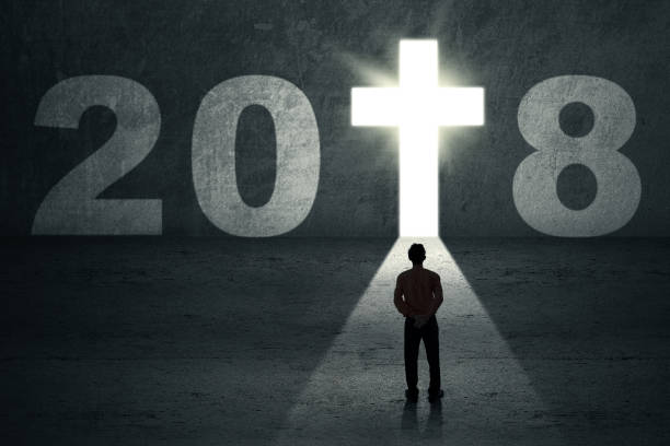 istock Businessman looking at a bright crucifix 883761066
