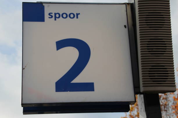 istock Sign with number of platform on a dutch station 883788728