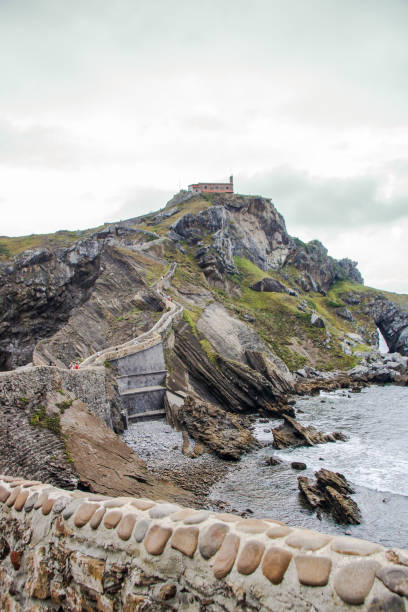 istock san juan de gastelugatxe 883789642