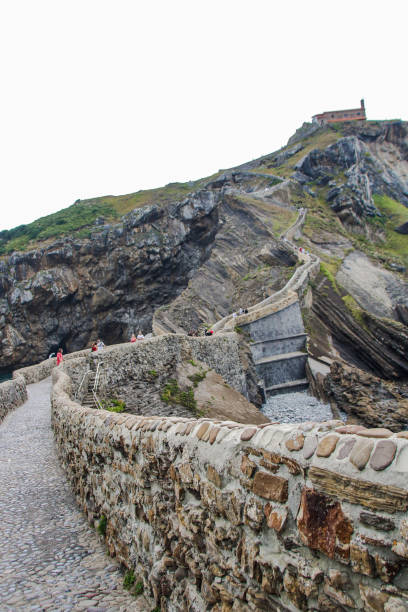 istock san juan de gastelugatxe 883789712
